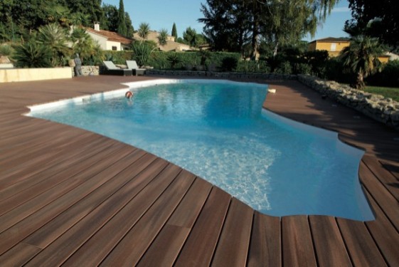 terrasse bois de piscine