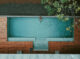 Terrasse en bois en pourtours de piscine enterrée